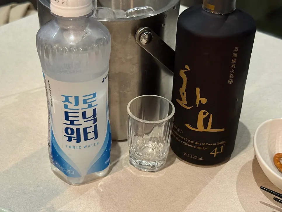 A Hwayo and tonic water highball