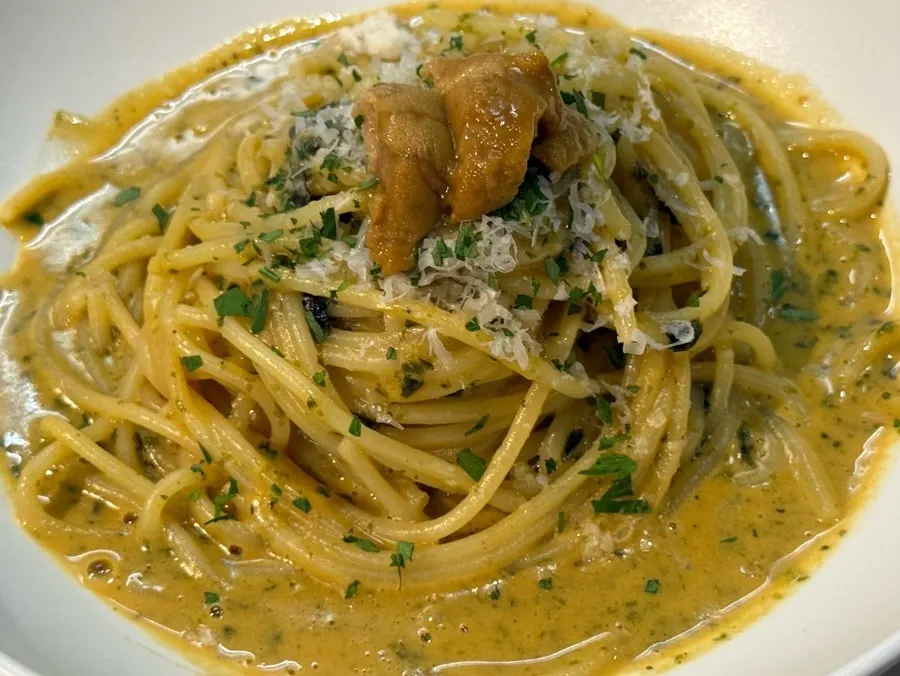 Noodles coated in cream sauce for the uni pasta