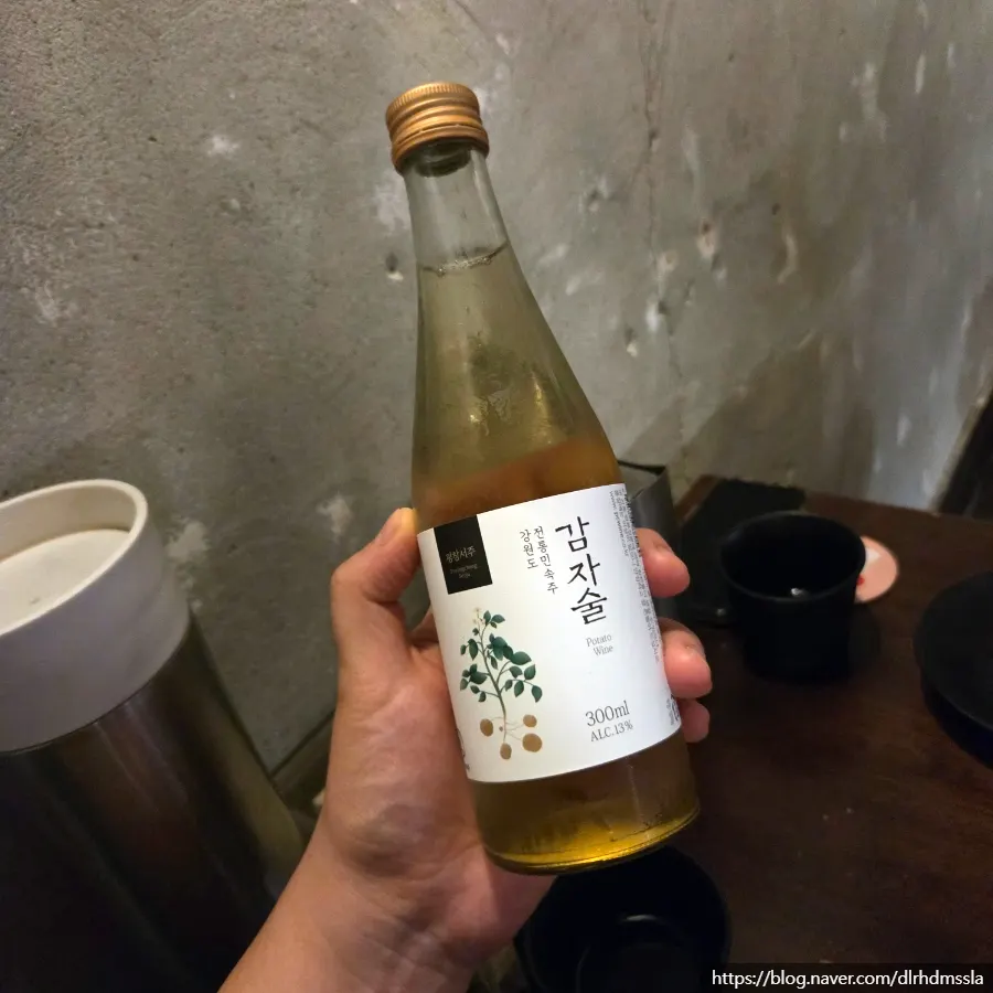 谷物味清淡的土豆酒一杯