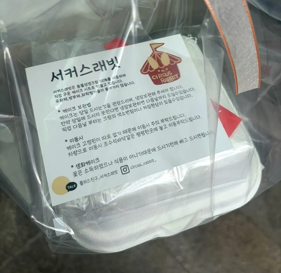 파란색 그라데이션과 진주 토핑의 러블리 도시락 케이크 3번