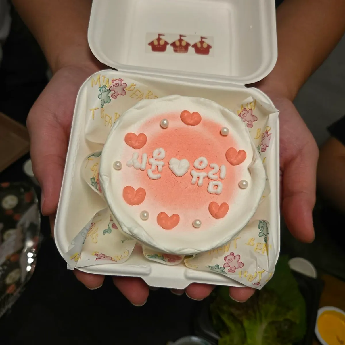 Circus Rabbit's clean-colored handmade lettering cake