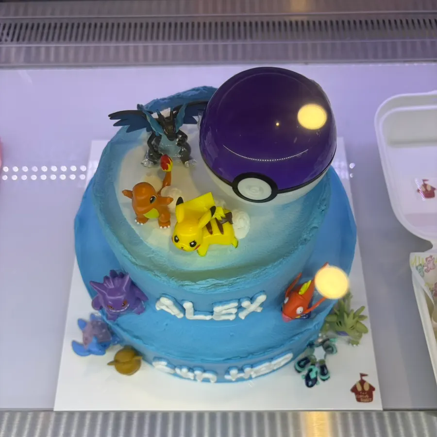 제작 중인 어린이 생일 케이크