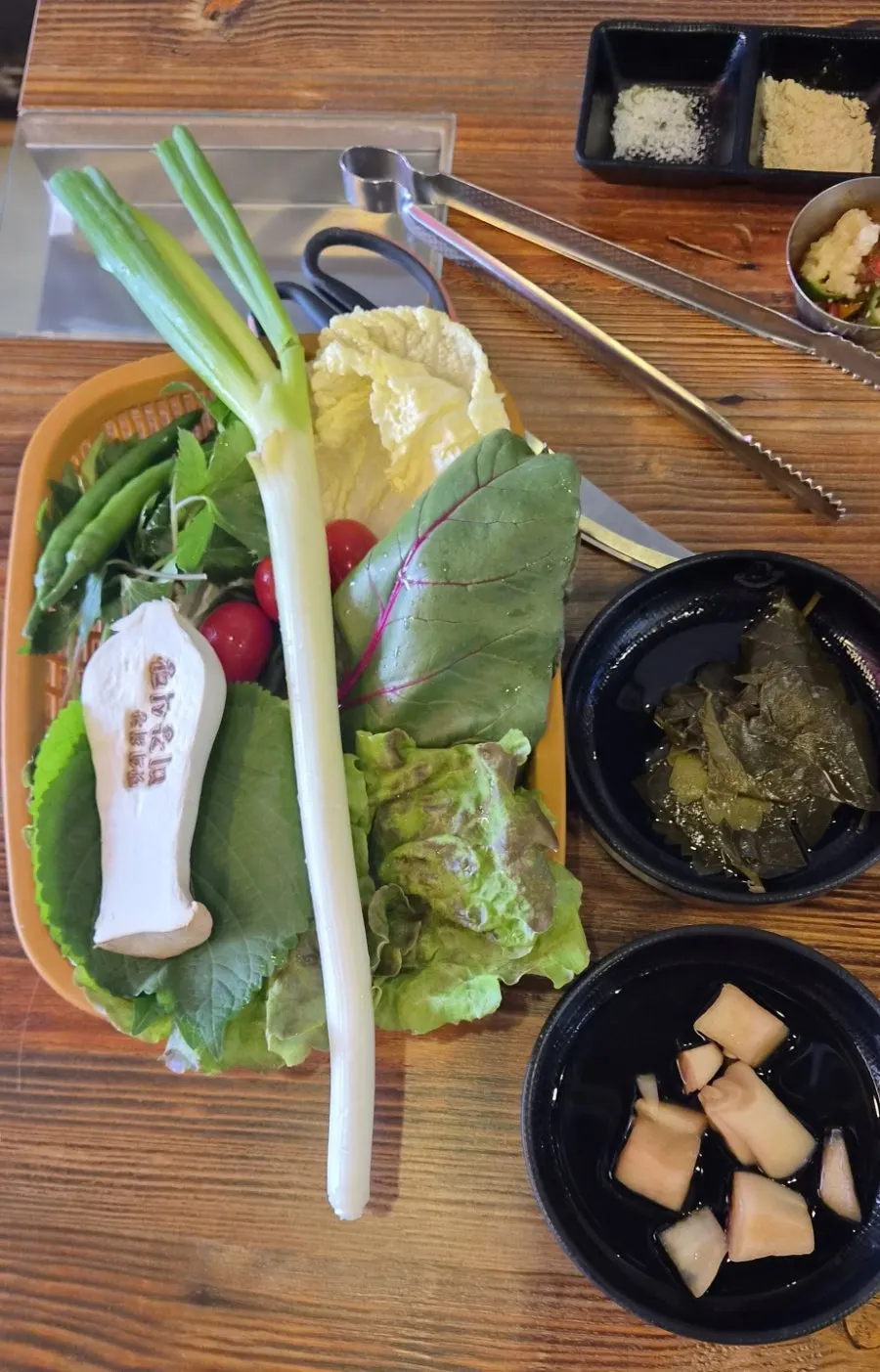 미강식당 기본 상차림과 밑반찬