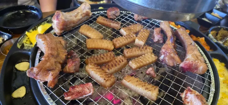 쪽갈비와 맥주 얼음 바스켓