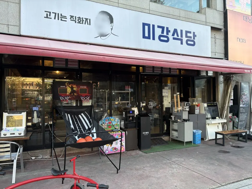 Interior tables and grills at Migang Sikdang