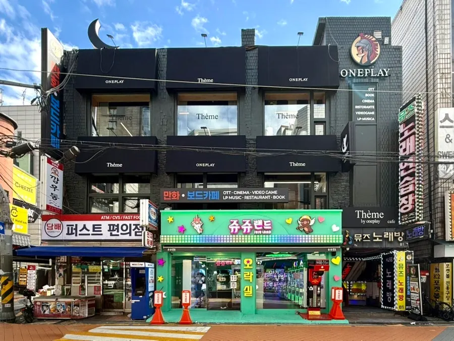 Exterior of the building housing One Play Jamsil Branch, 5 minutes from Sports Complex Station