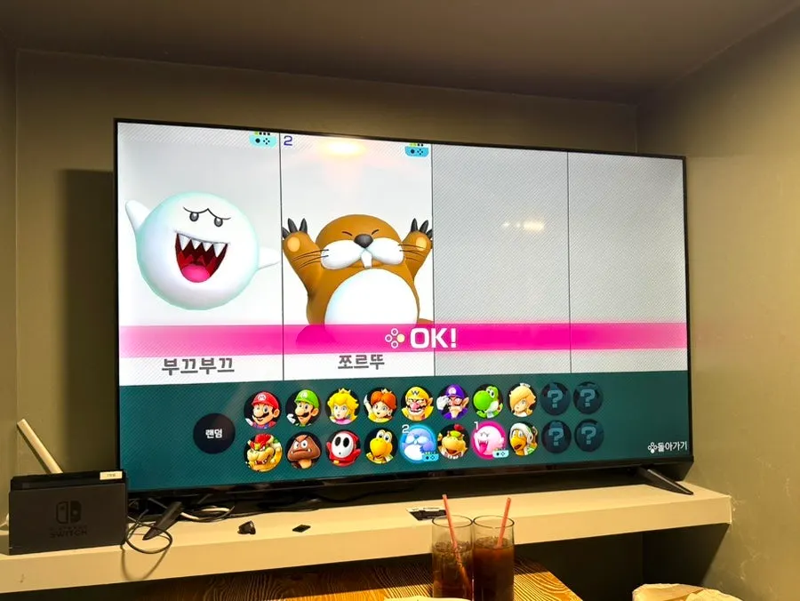 Screen showing Nintendo Mario Party played in the room