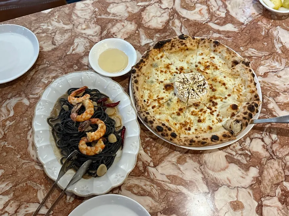 Wrapping up a visit to Mano di Chef near Jamsil Station