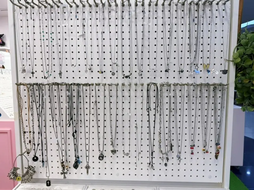 Piercing design display near Jamsil Station