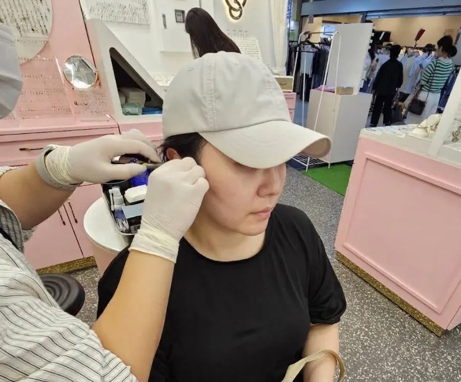 Choosing a gold cubic flower piercing