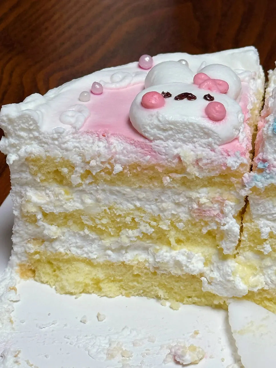 Cross-section of the milk cream flavor cake