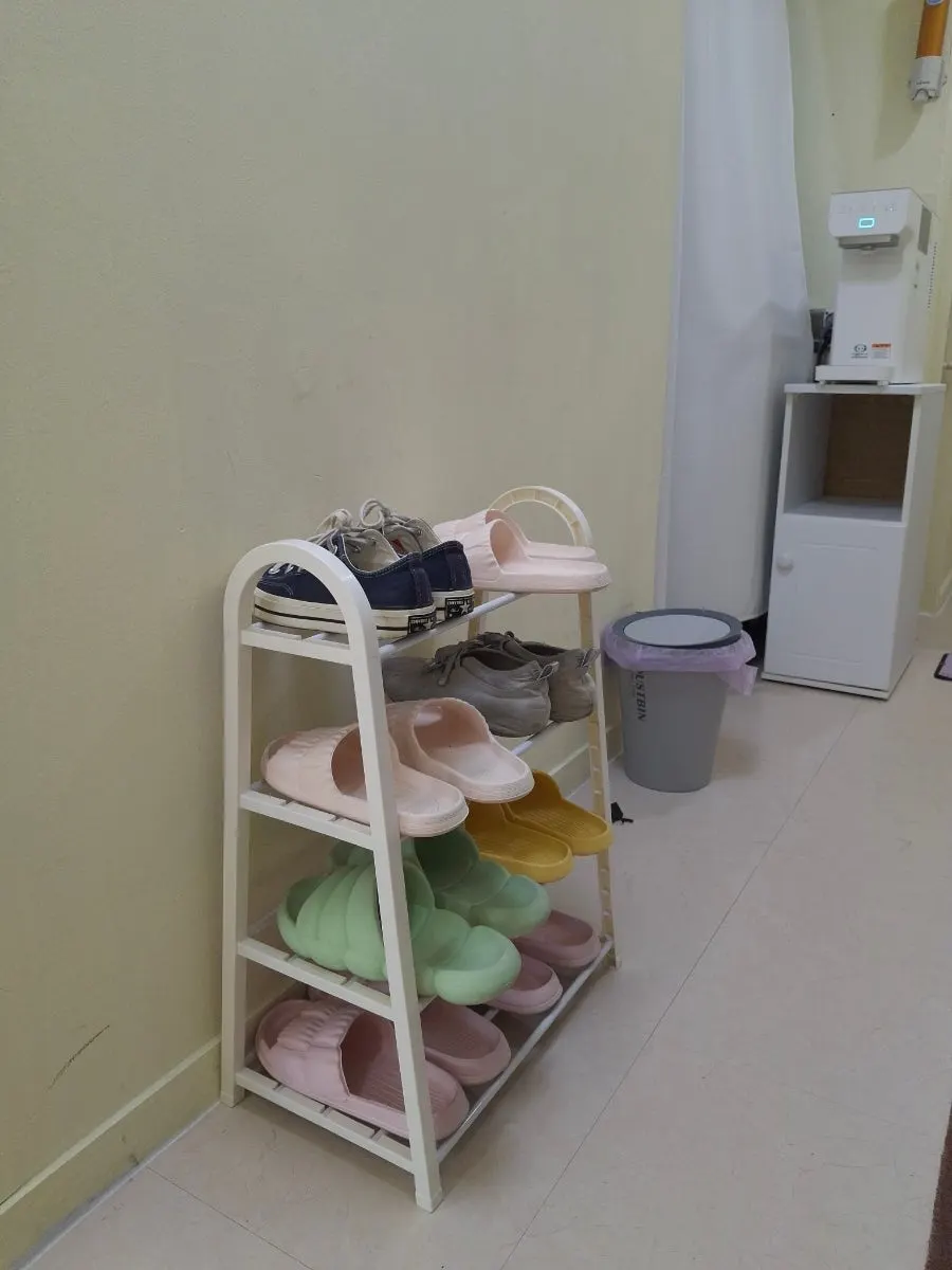 커튼으로 가려진 로제래쉬 시술 베드