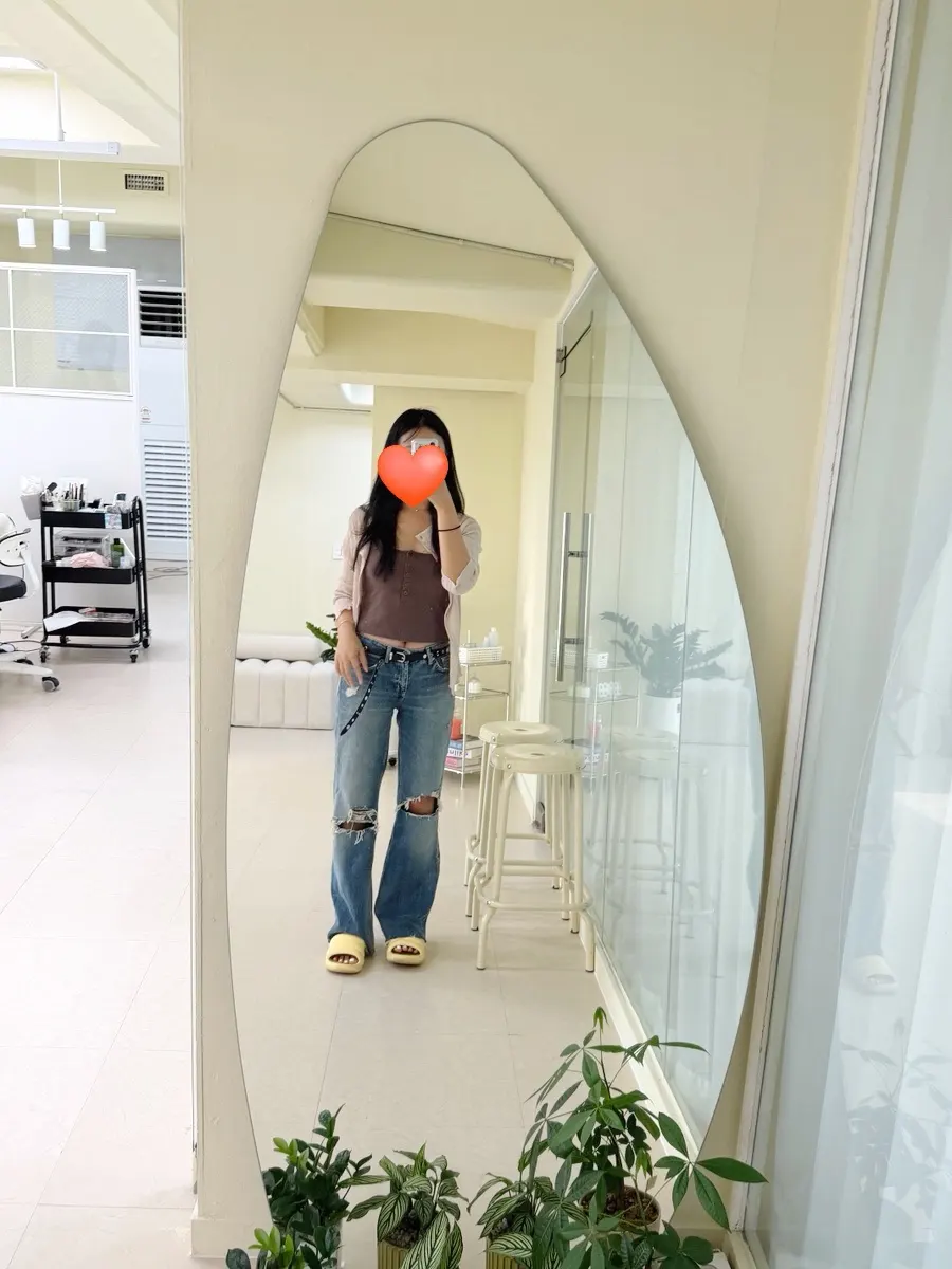 Mirrors and plants decorating the salon interior