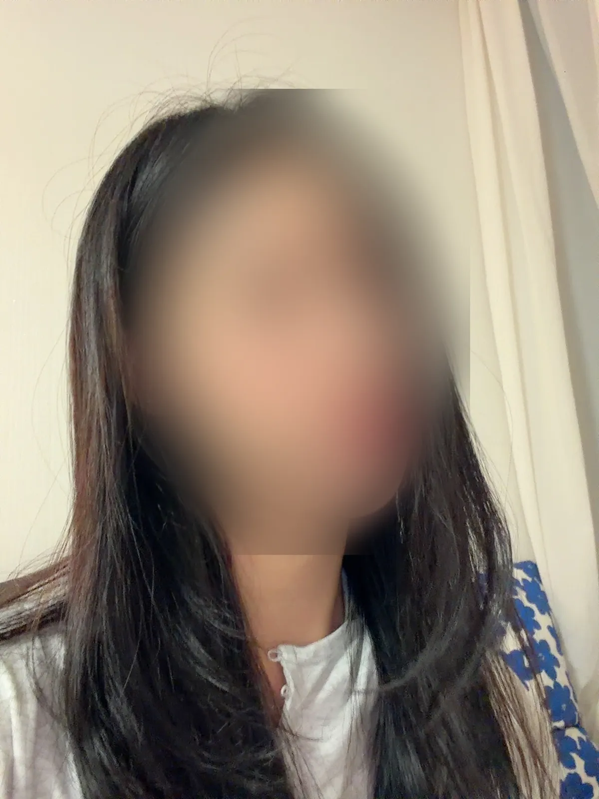 Curl staying visible under everyday indoor lighting
