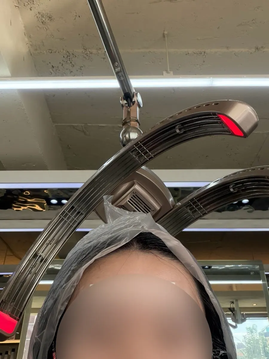 Straightening the roots with the iron