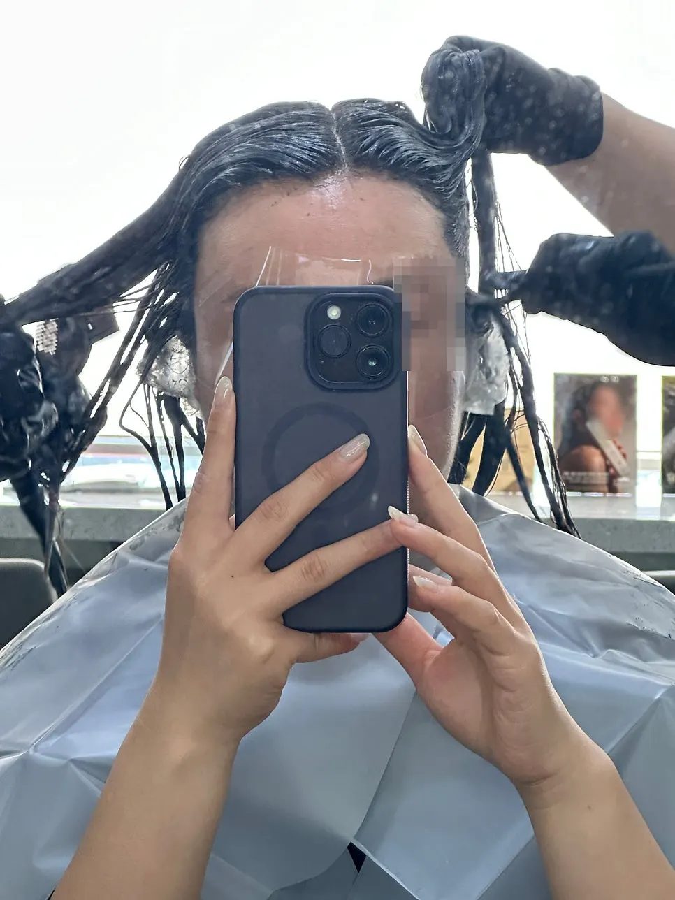Applying dye to long hair