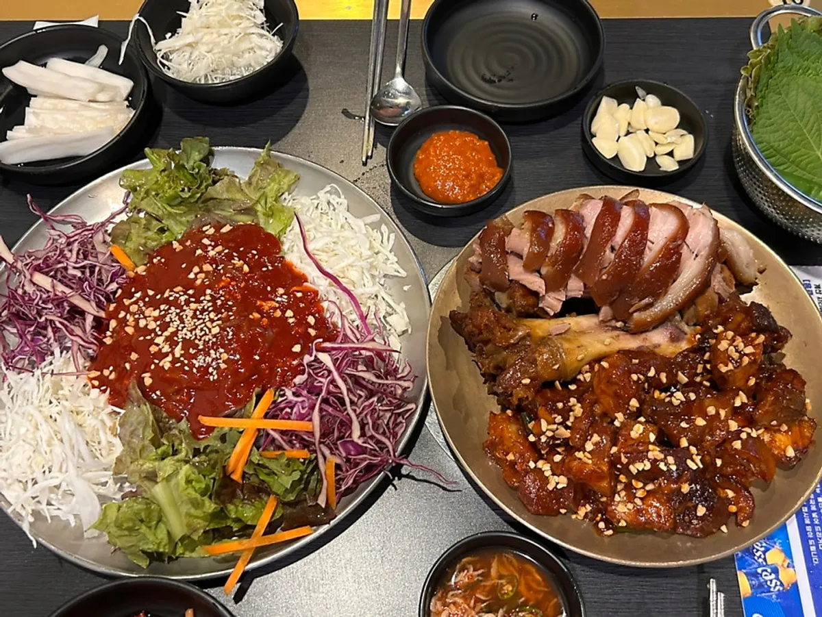 반반족발 중자와 쟁반국수 세트 상차림