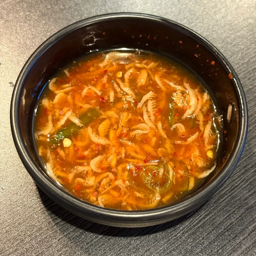 Egg and pepper to add to the tteok-manduguk