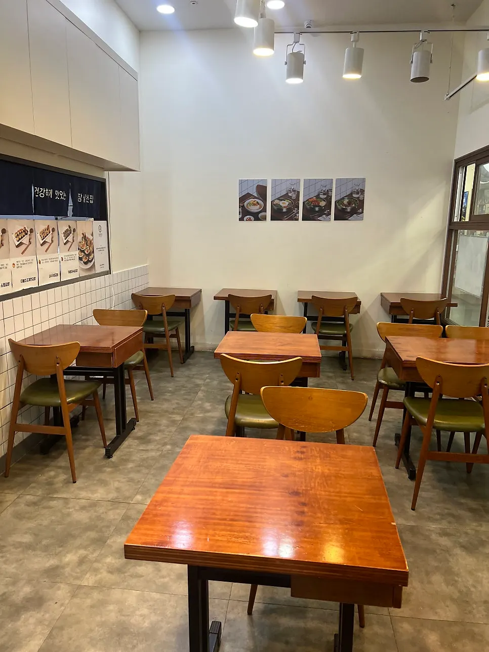 Interior view of Jamsil Cheotjip