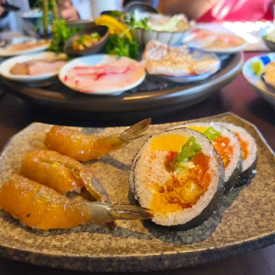 Cross-section of futomaki with rolled egg and fried shrimp