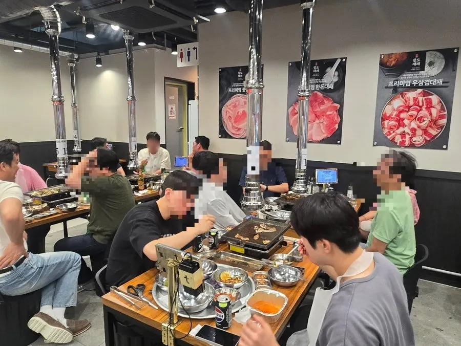 단체 손님이 많은 무한팔도대패 잠실새내점 홀