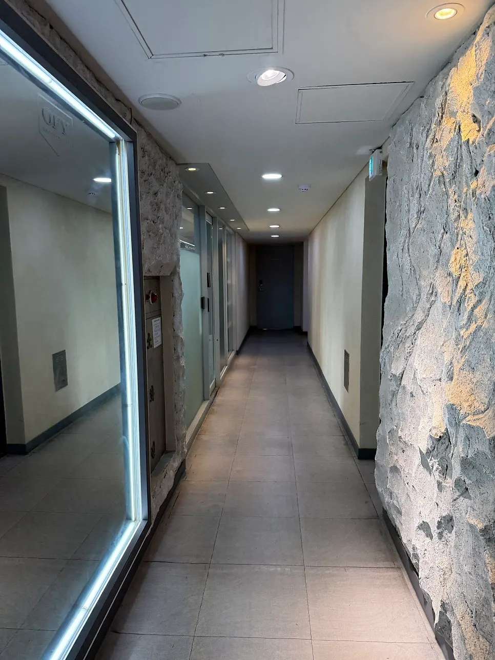 Entrance of the building housing Only For You Jamsilsaenae Branch