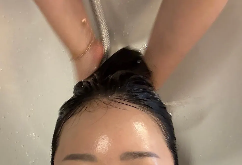 Shampoo room at Only For You Jamsilsaenae Branch with a massage chair