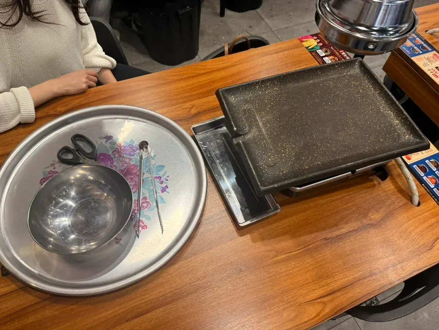 Table with self-serve system instructions