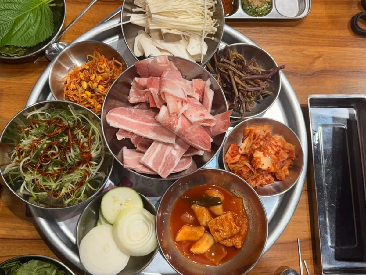 Sauce bar with 8 signature sauces from Korea's 8 provinces