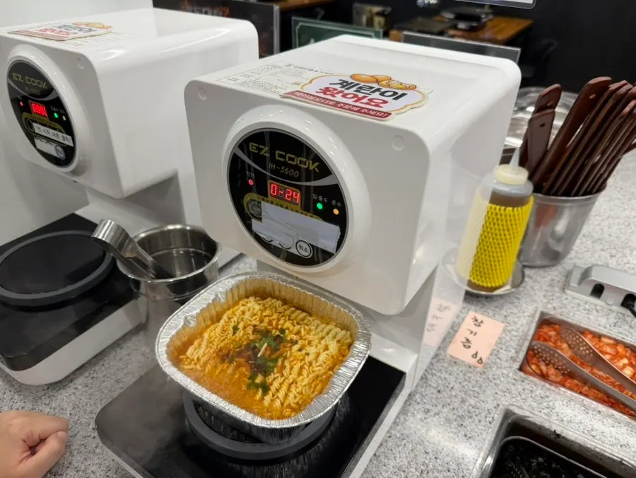 Ramyeon corner with Yeolla Ramyeon, Jin Ramyeon and more
