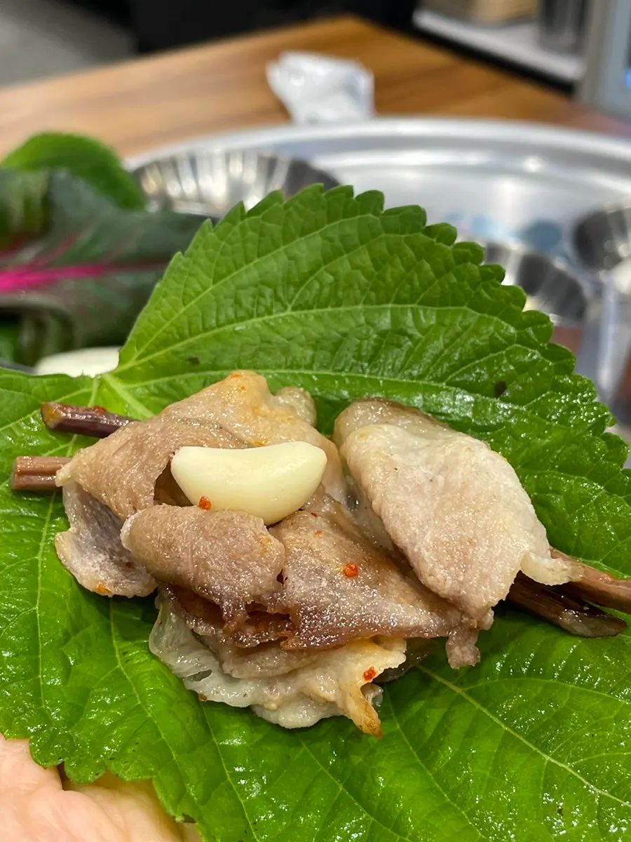 깻잎에 싸 먹는 대패 삼겹살