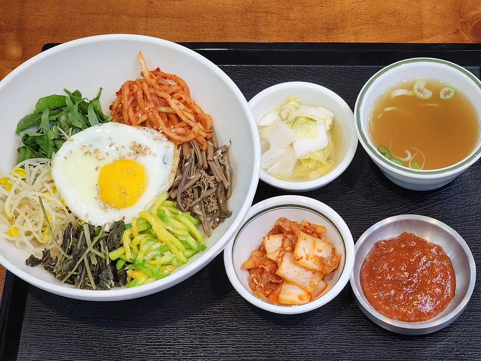 Menu board of gimbap and meal dishes at Jamsil Cheotjip