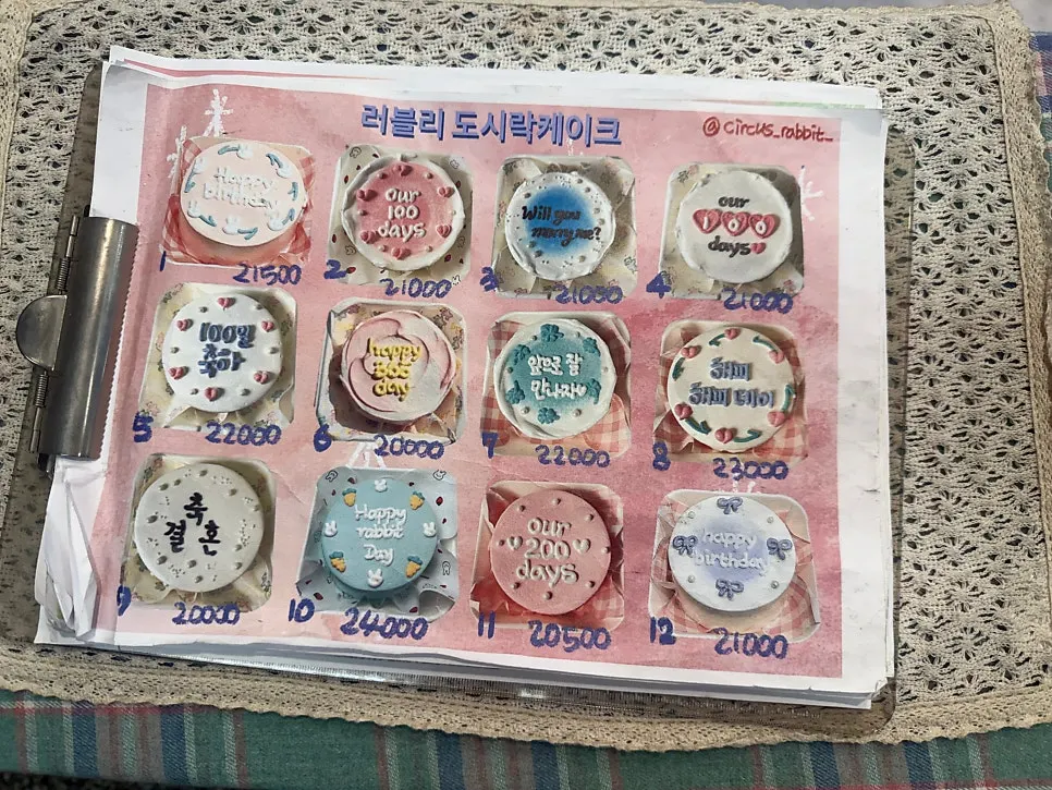 매장에서 판매하는 숫자초와 모양초