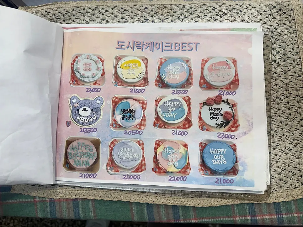 하트와 리본 모양 초 진열
