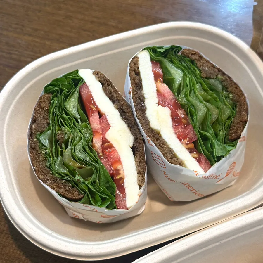Cross-section of Florisandwich's caprese bun