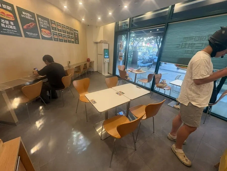 Seating inside Town Sandwich Jamsil Branch