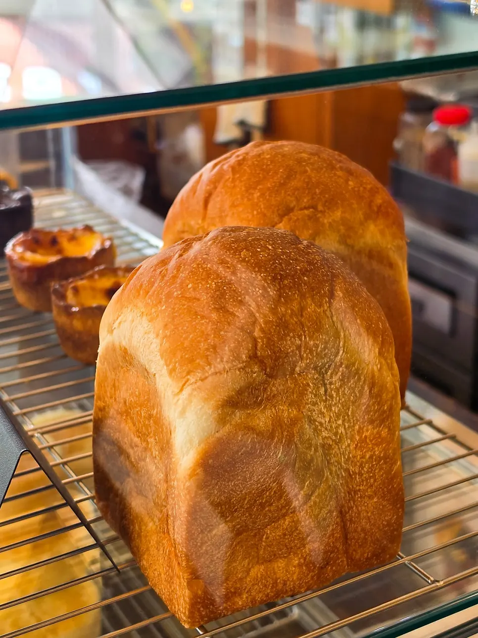 Que Sera's handmade bread on display