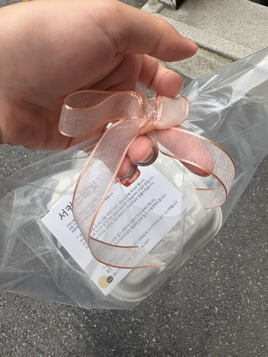 포장된 계절과일 도시락 케이크