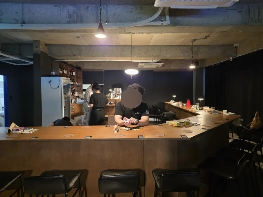 혼술과 둘이 앉기 좋은 바 좌석
