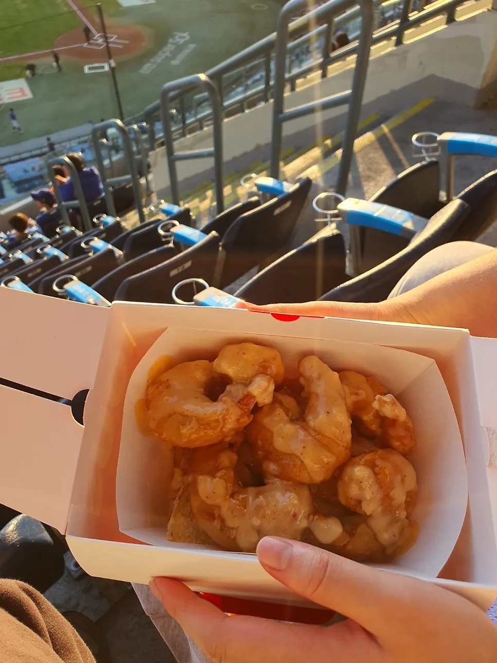매콤한 국물이 묻은 떡볶이 떡