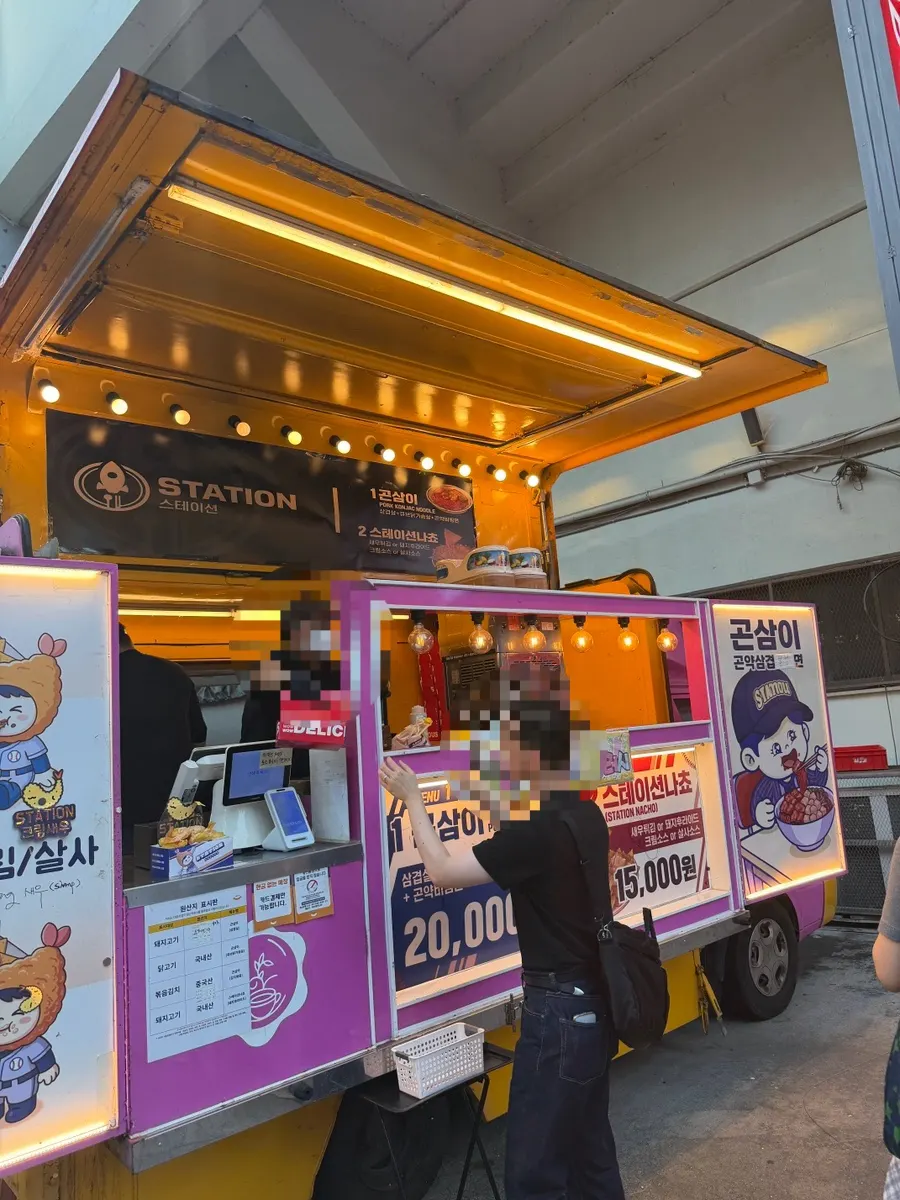 Sign listing Bingdongdaeng's 4 bingsu flavors