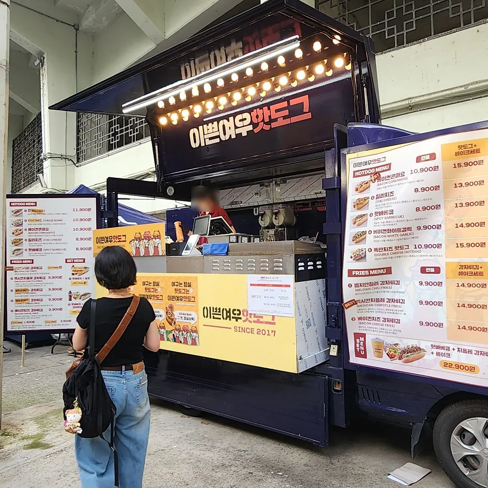 Night view of the outfield food truck street at Jamsil Baseball Stadium