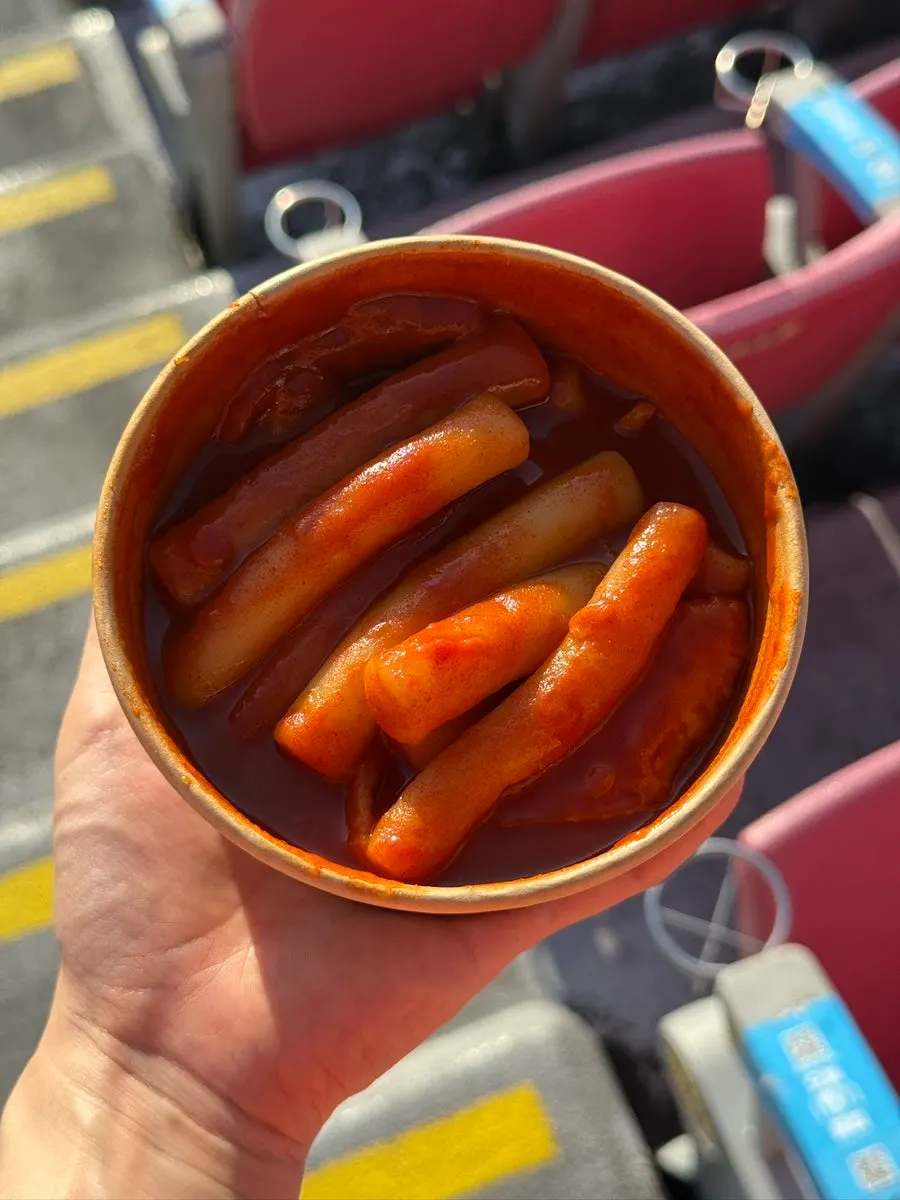양념이 진한 빙동댕 떡볶이 한그릇