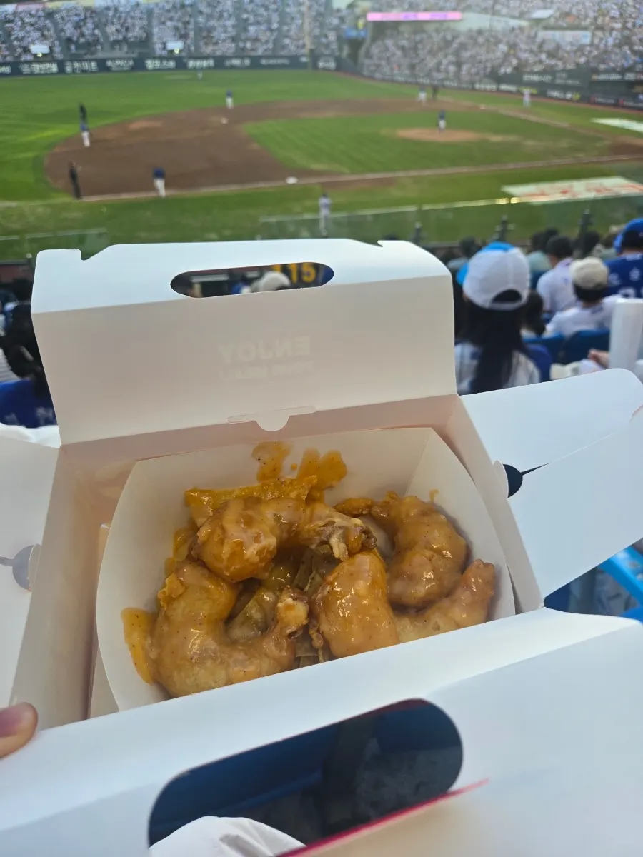 Beer set next to the cream shrimp