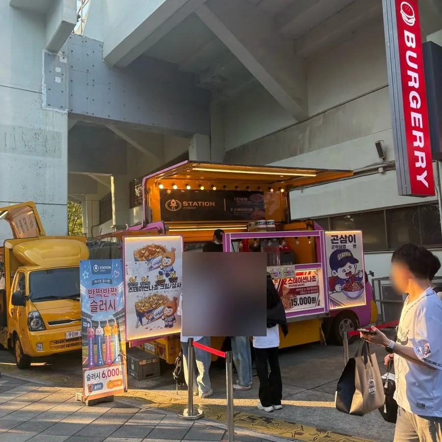 이쁜여우핫도그 푸드트럭 외관
