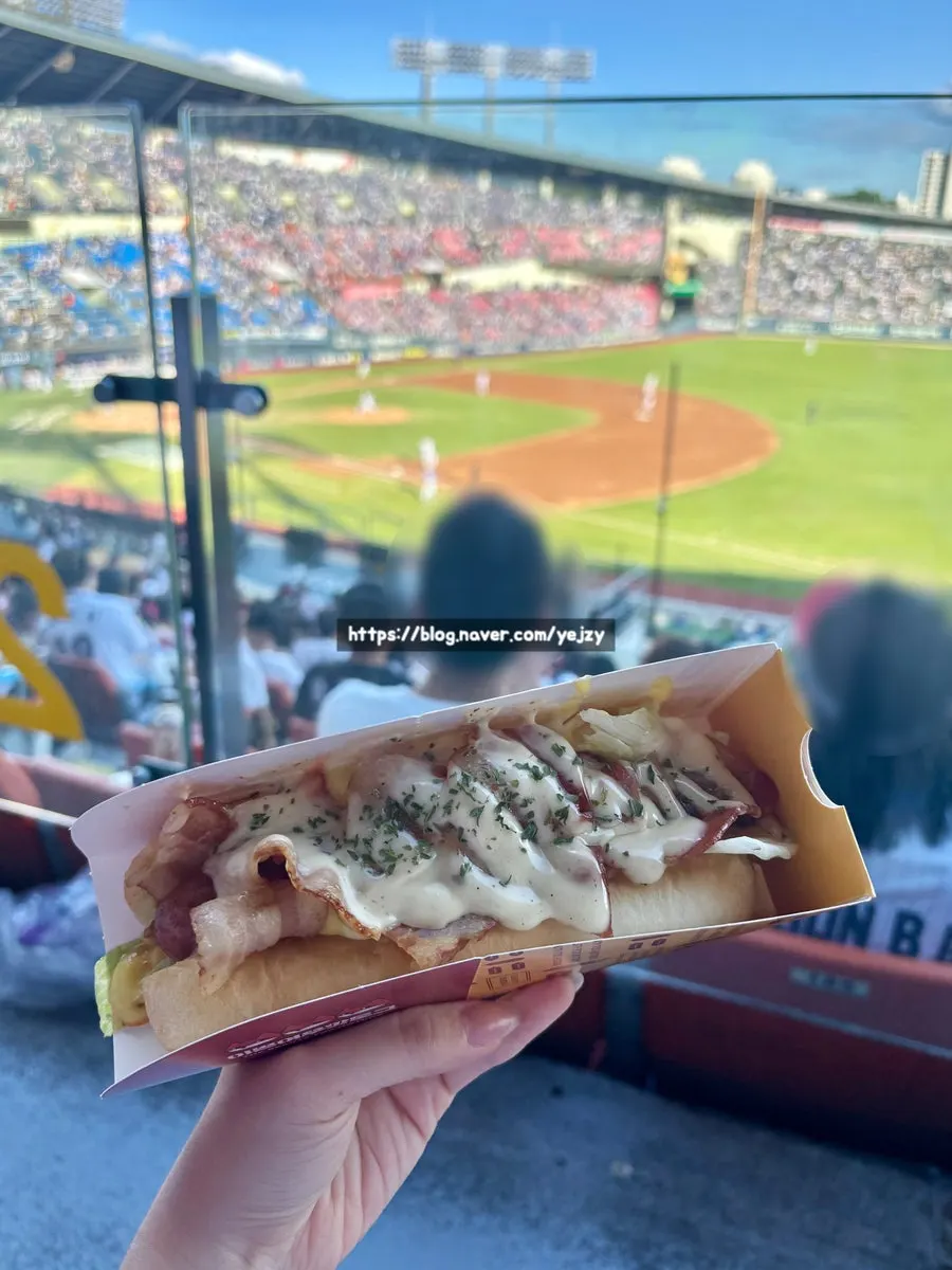 Cream shrimp and bacon corn mayo hot dog spread