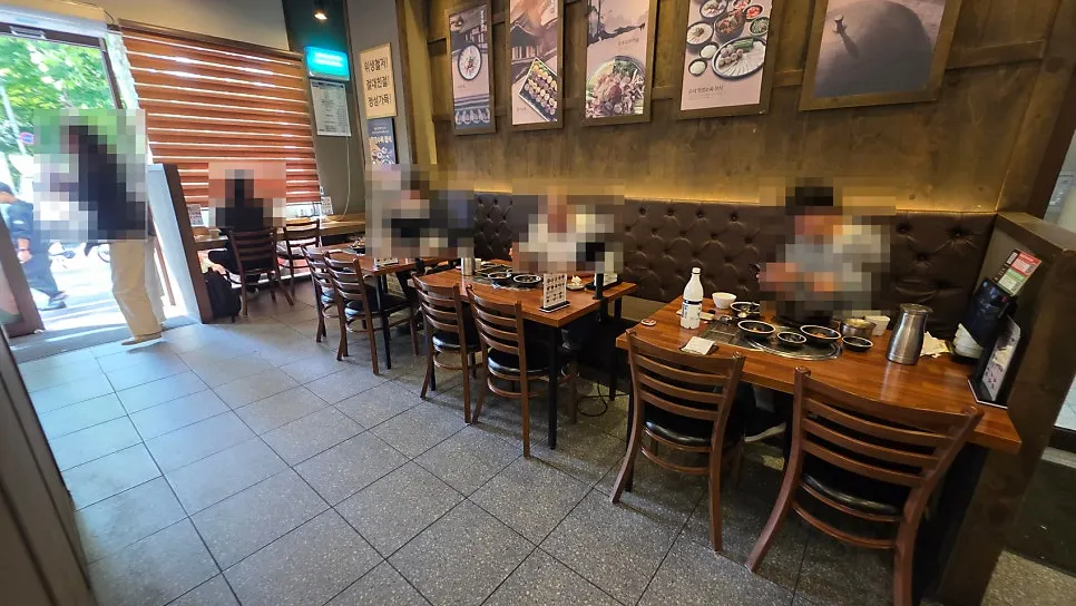 평일 점심 만석인 보승회관 방이점 매장 내부