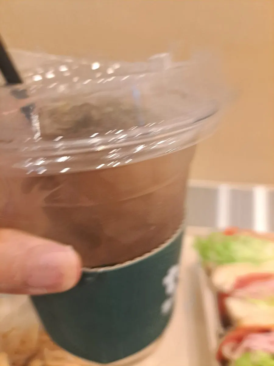 양이 넉넉한 아이스캐모마일티