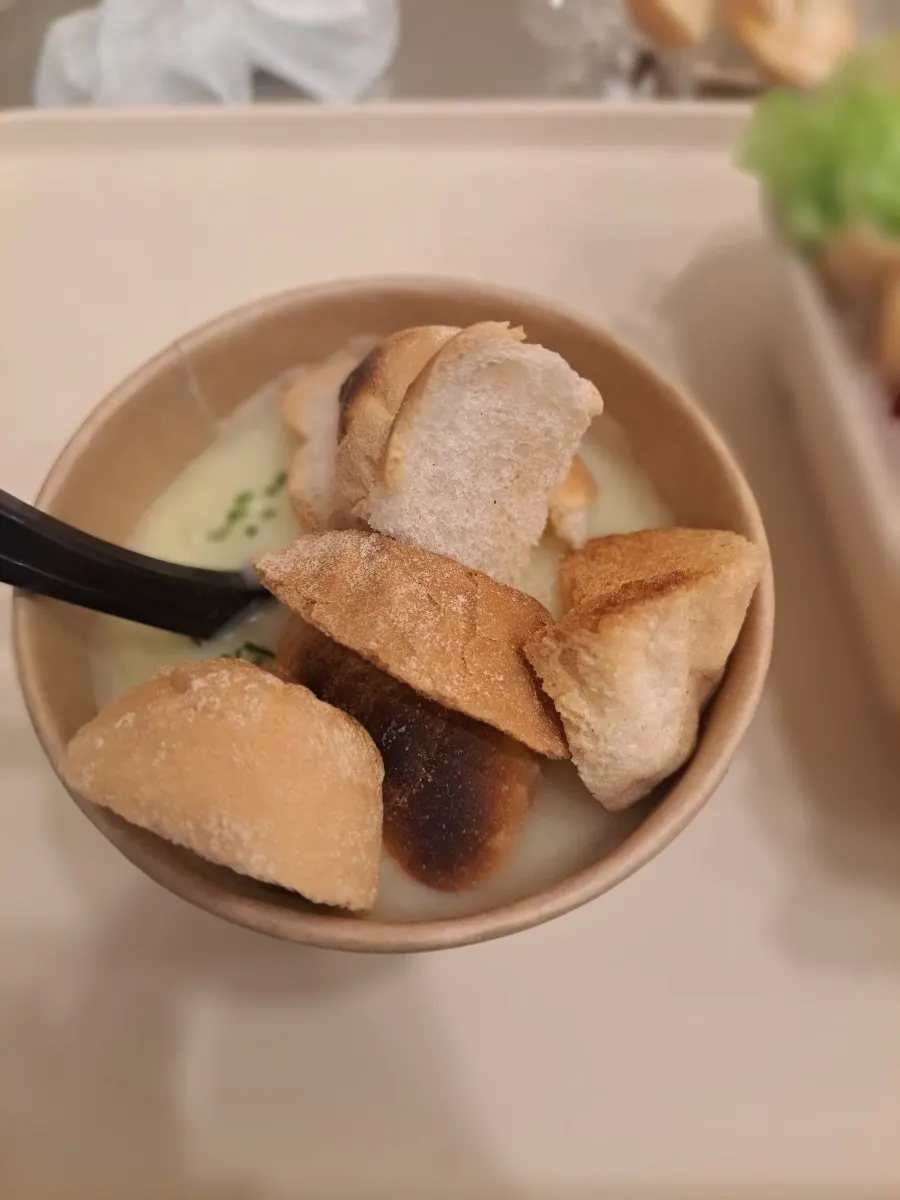 진한 크림스프 한 그릇