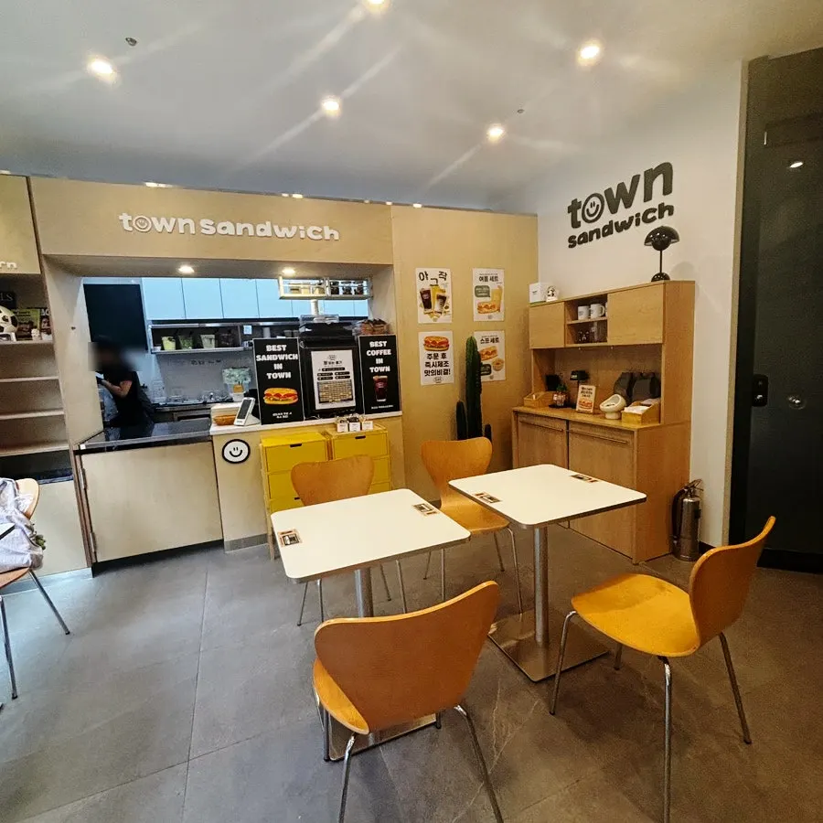 Seating inside Town Sandwich Jamsil Branch